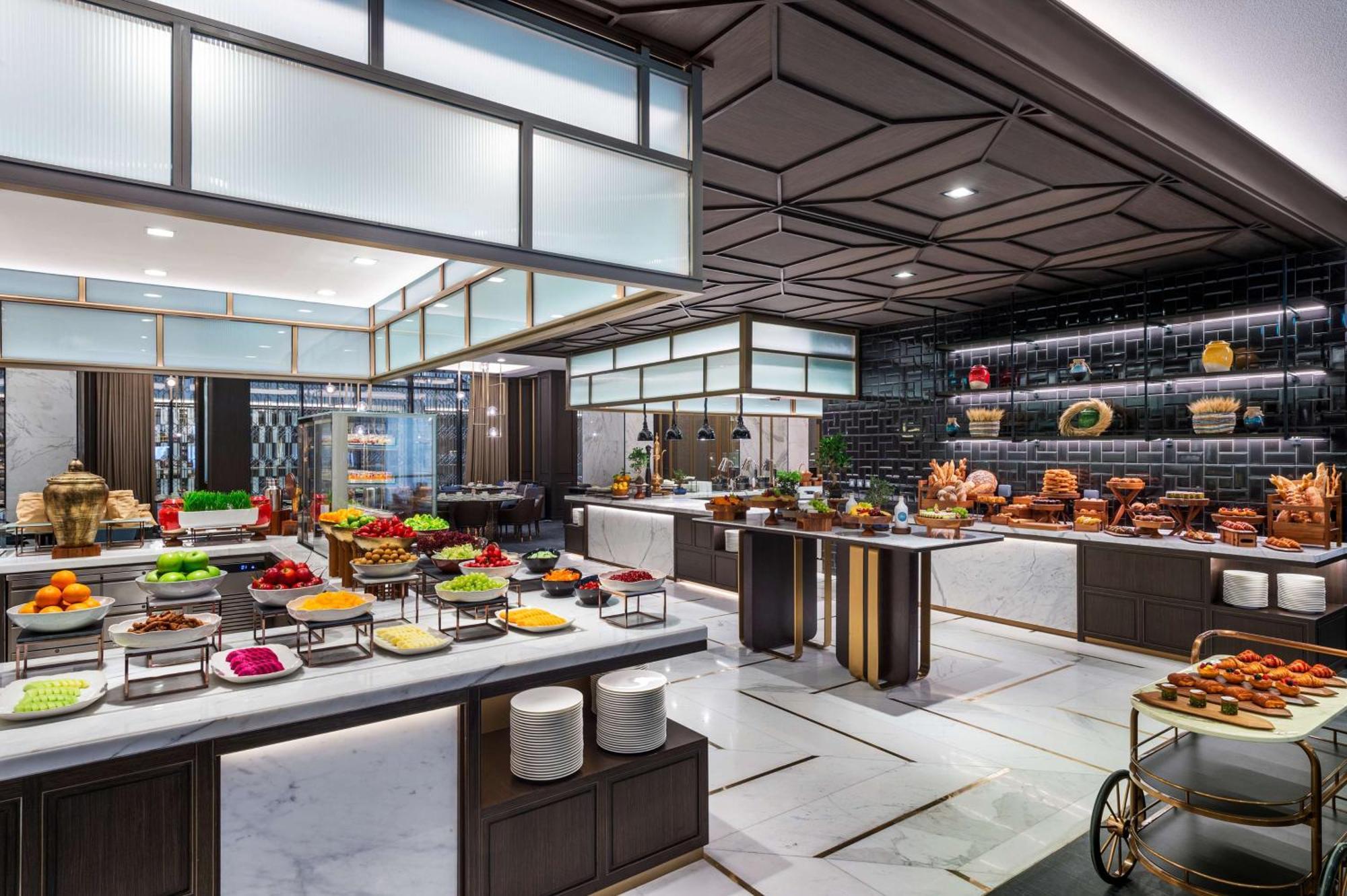 Hotel Waldorf Astoria Kuwait Kuwait City Exterior foto The buffet at the hotel