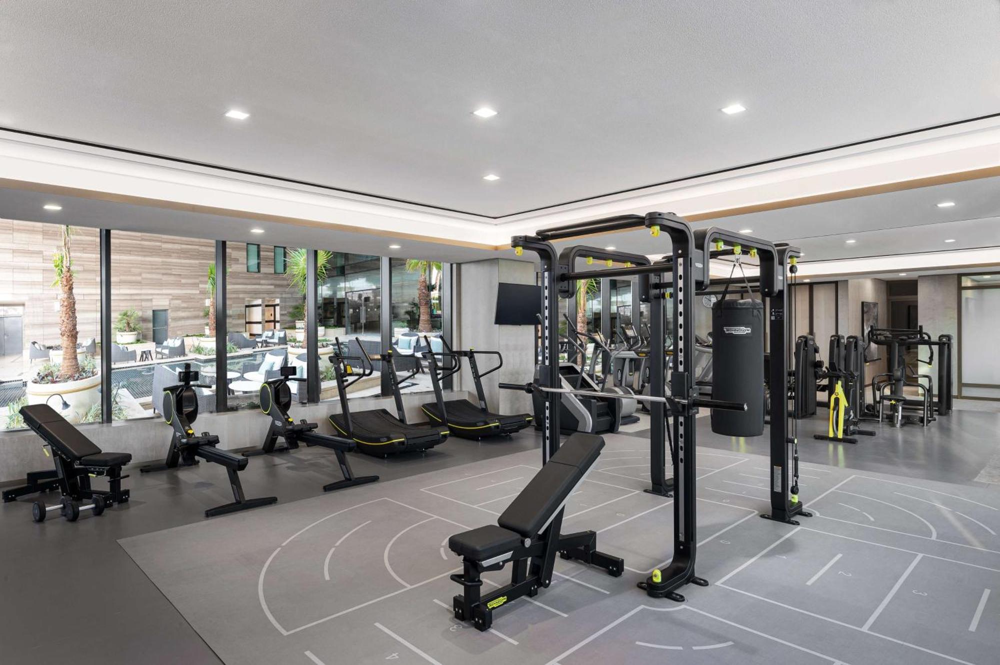 Hotel Waldorf Astoria Kuwait Kuwait City Exterior foto The gym at The Ivy Collection