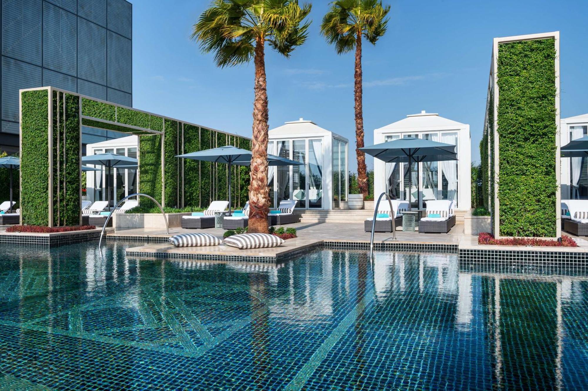 Hotel Waldorf Astoria Kuwait Kuwait City Exterior foto The pool at the hotel